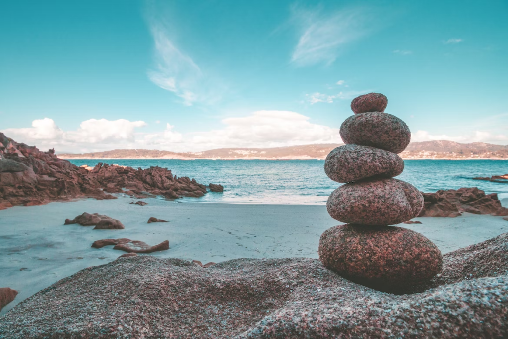 Gestapelde stenen als afbeelding voor mindfulness en focus