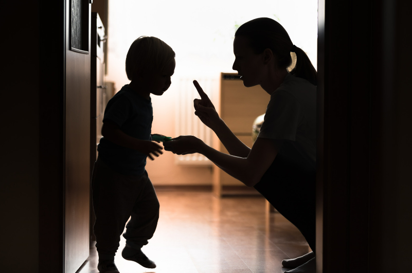 Mother stopping her child and counting: that's 1.