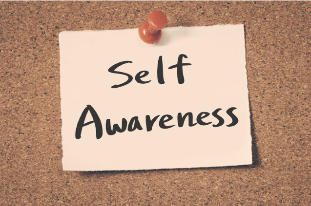 Kaartje met opschrift 'self awareness'