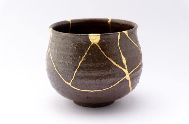 Kintsugi - een hersteld kopje dat symbool staat voor de schoonheid van imperfectie