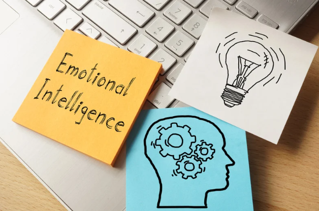 Keybord met daarbij een post-it met opschrift 'Emotional intelligence'