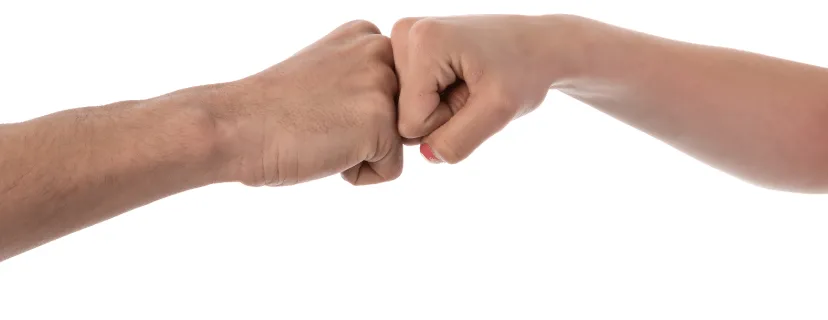 Een afbeelding die twee handen symboliseert die elkaar tegenwerken, symboliseert innerlijke conflicten.